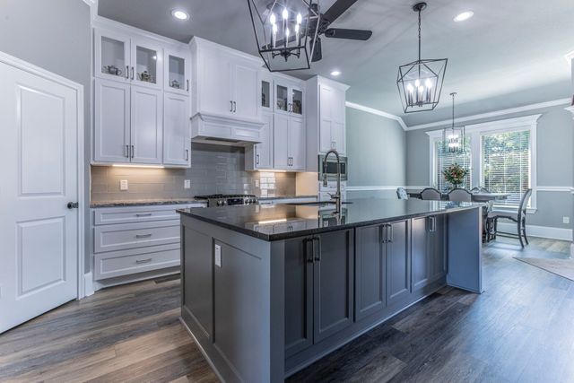 233 Fox Run Lane, Robinson, TX 76706