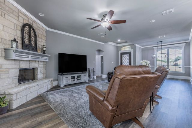 233 Fox Run Lane, Robinson, TX 76706