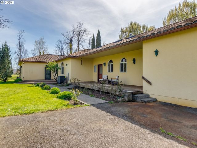 19330 Nw GILLIHAN Rd, Portland, OR 97231