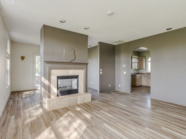 19330 Nw GILLIHAN Rd, Portland, OR 97231