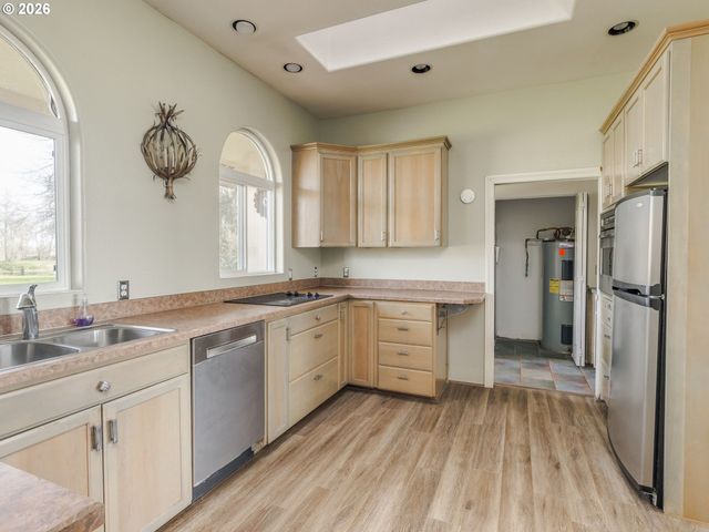 19330 Nw GILLIHAN Rd, Portland, OR 97231