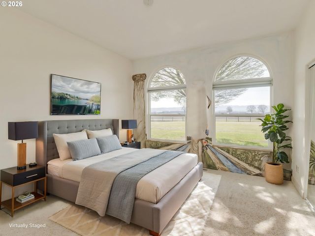 19330 Nw GILLIHAN Rd, Portland, OR 97231