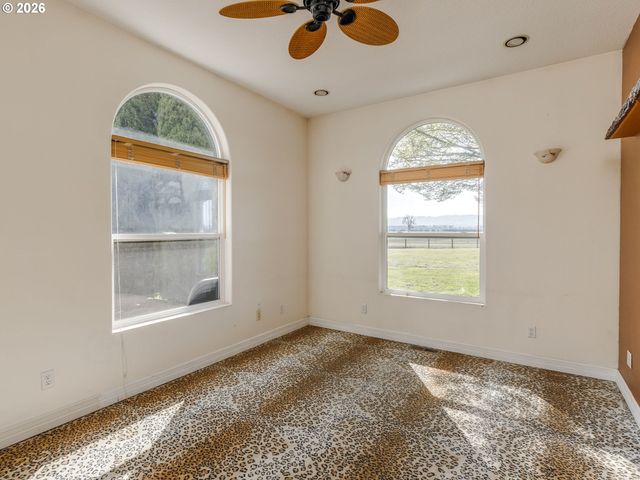 19330 Nw GILLIHAN Rd, Portland, OR 97231