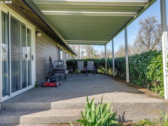 19330 Nw GILLIHAN Rd, Portland, OR 97231