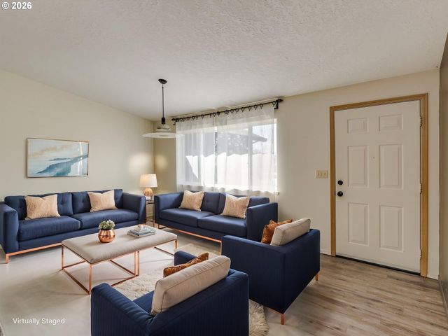 19330 Nw GILLIHAN Rd, Portland, OR 97231