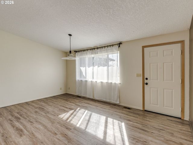 19330 Nw GILLIHAN Rd, Portland, OR 97231