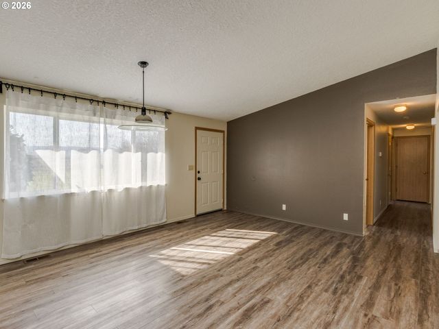 19330 Nw GILLIHAN Rd, Portland, OR 97231