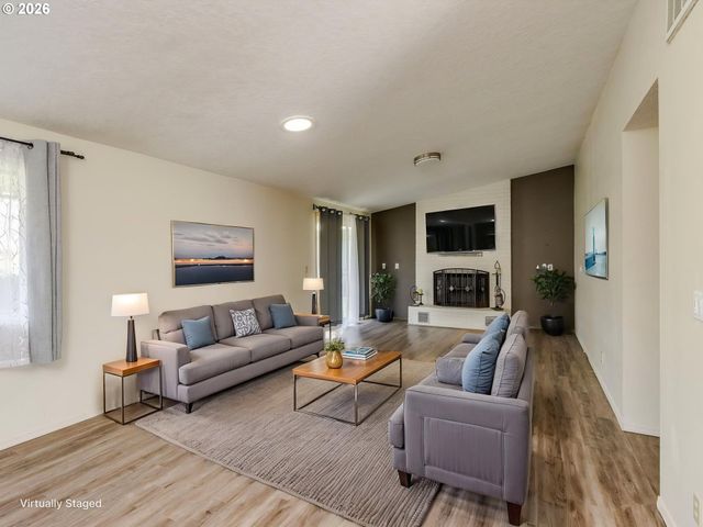 19330 Nw GILLIHAN Rd, Portland, OR 97231