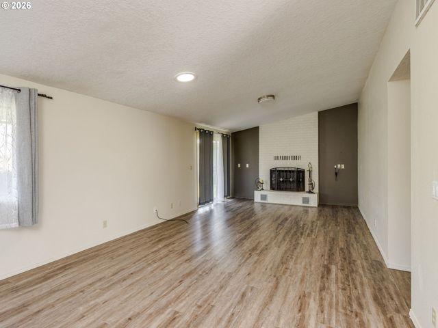 19330 Nw GILLIHAN Rd, Portland, OR 97231