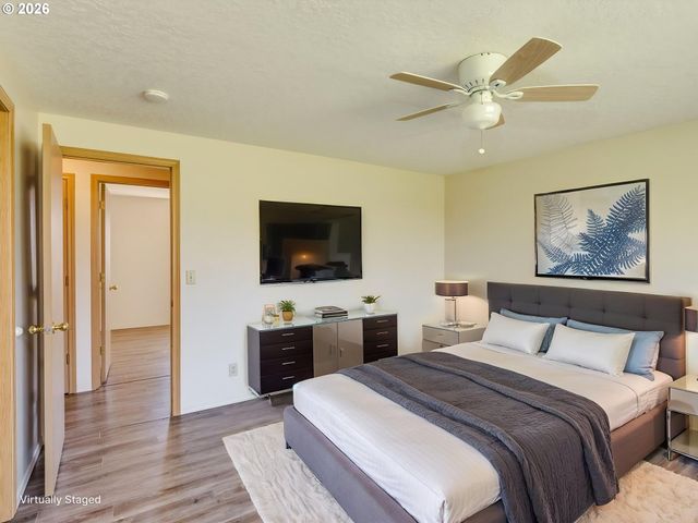 19330 Nw GILLIHAN Rd, Portland, OR 97231