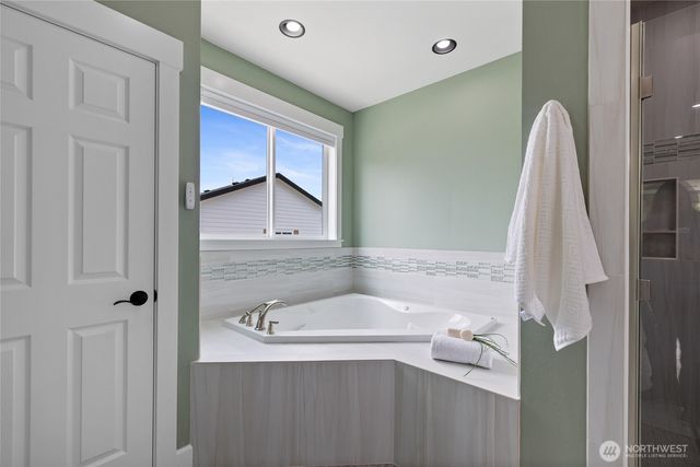 429 Cessna Court E, Eatonville, WA 98328