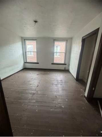 609-611 Grandview Ave, E Pittsburgh, PA 15112