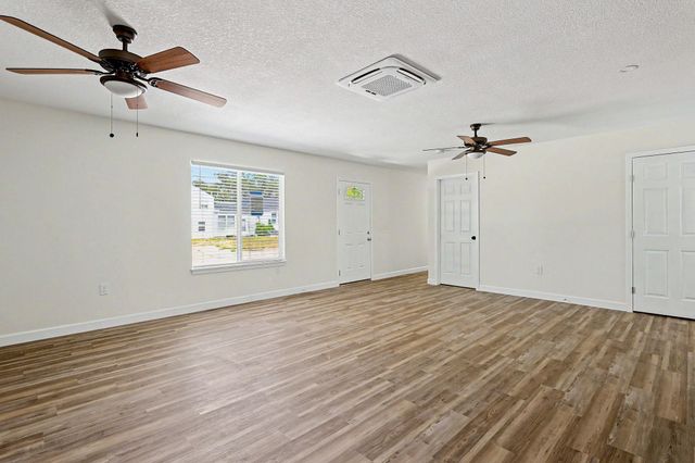 3811 W Taft Ave, Wichita, KS 67213