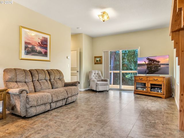 1077 Sw RIDGE Rd, Warrenton, OR 97146