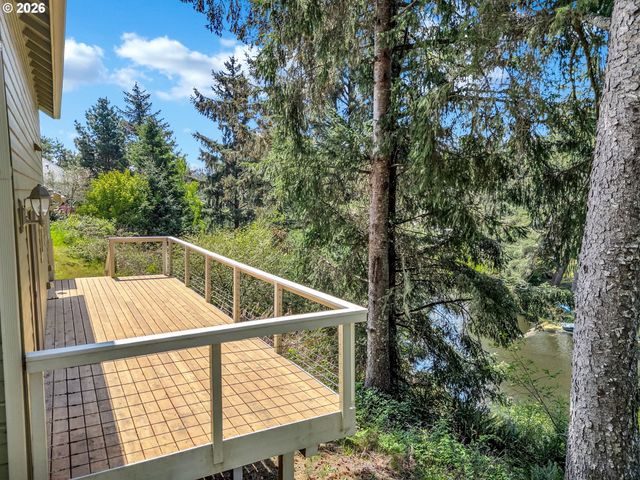 1077 Sw RIDGE Rd, Warrenton, OR 97146