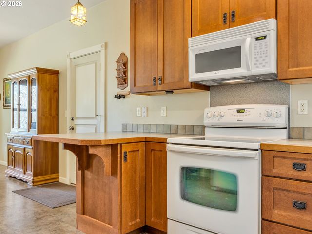 1077 Sw RIDGE Rd, Warrenton, OR 97146