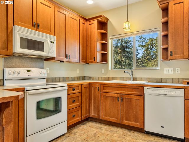 1077 Sw RIDGE Rd, Warrenton, OR 97146