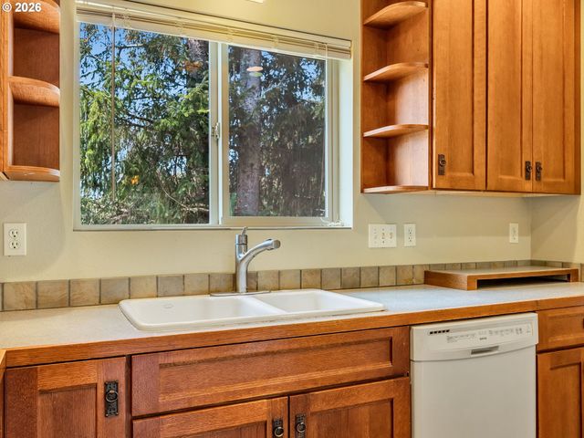 1077 Sw RIDGE Rd, Warrenton, OR 97146