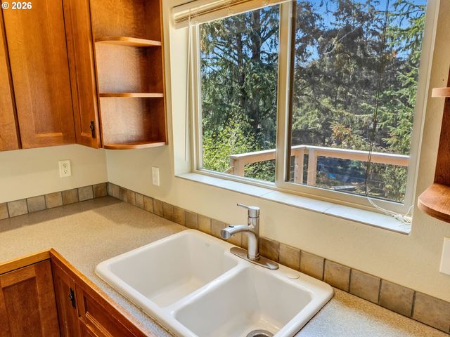 1077 Sw RIDGE Rd, Warrenton, OR 97146
