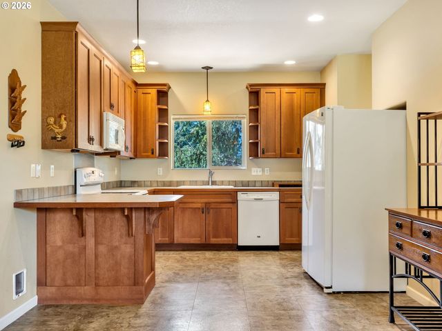 1077 Sw RIDGE Rd, Warrenton, OR 97146