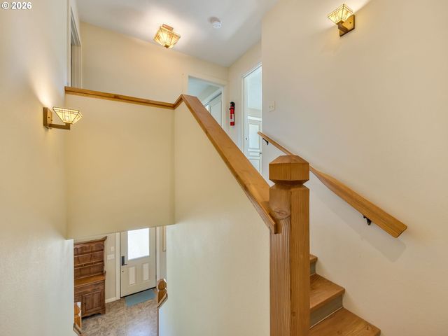 1077 Sw RIDGE Rd, Warrenton, OR 97146