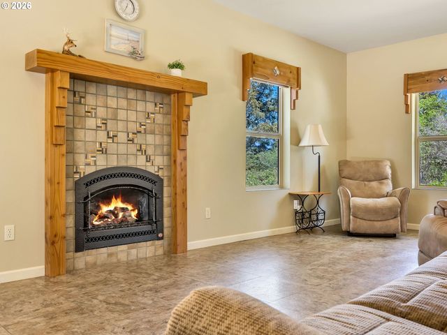 1077 Sw RIDGE Rd, Warrenton, OR 97146