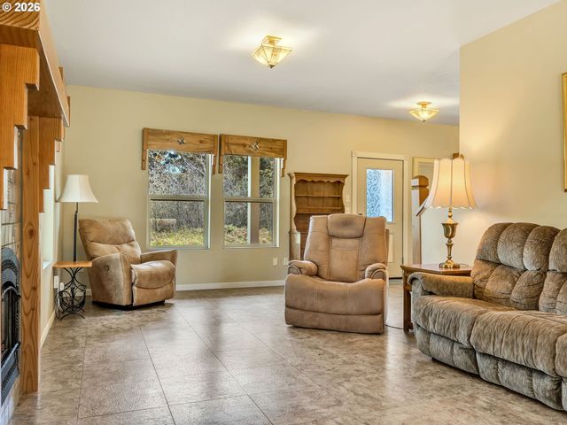 1077 Sw RIDGE Rd, Warrenton, OR 97146