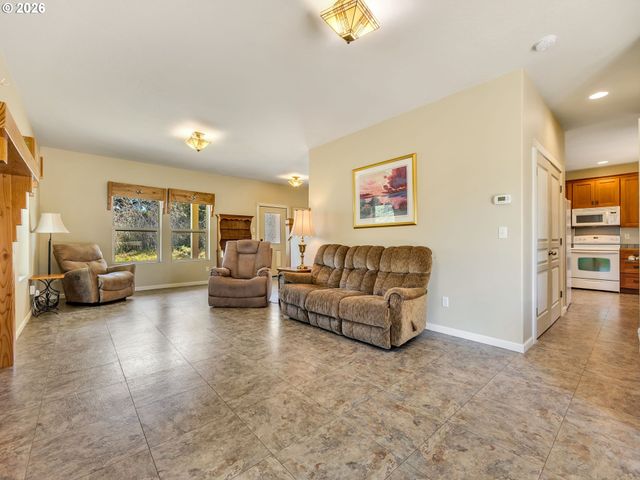 1077 Sw RIDGE Rd, Warrenton, OR 97146