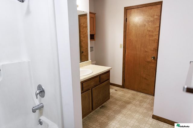 2956 2nd Avenue, Columbus, NE 68601