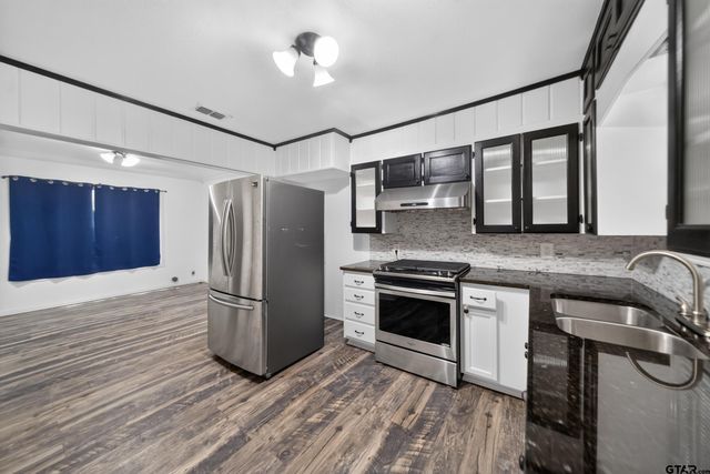 1421 E Front, Tyler, TX 75702