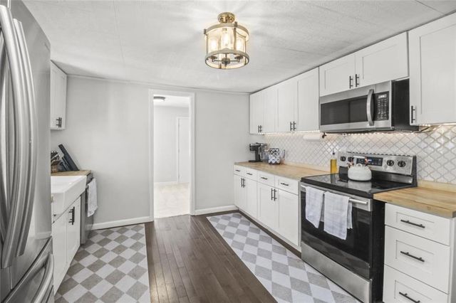 1215 BERRY Road, Independence, MO 64057