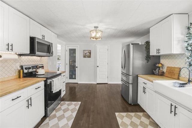 1215 BERRY Road, Independence, MO 64057