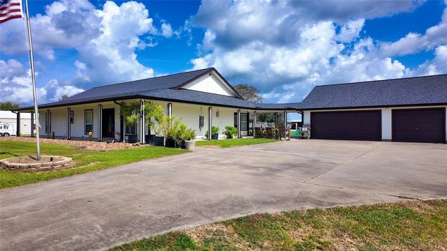 3827 County Road 209, Danbury, TX 77534