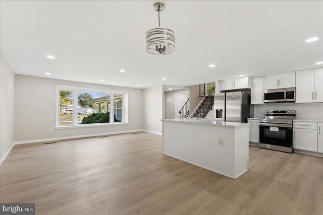 5614 DANIEL CIR, Waldorf, MD 20601