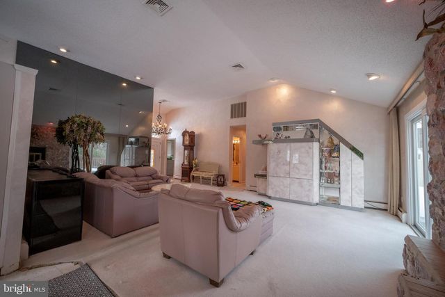 501 FLORA CIR, Springfield, PA 19064