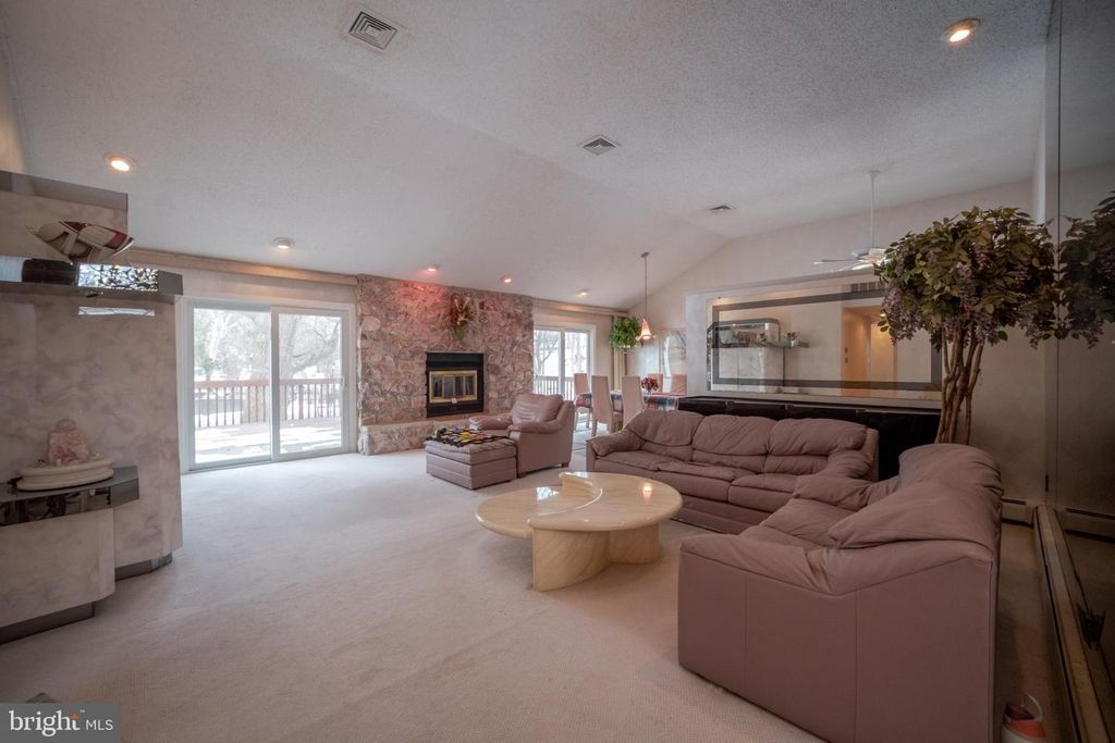 501 FLORA CIR, Springfield, PA 19064