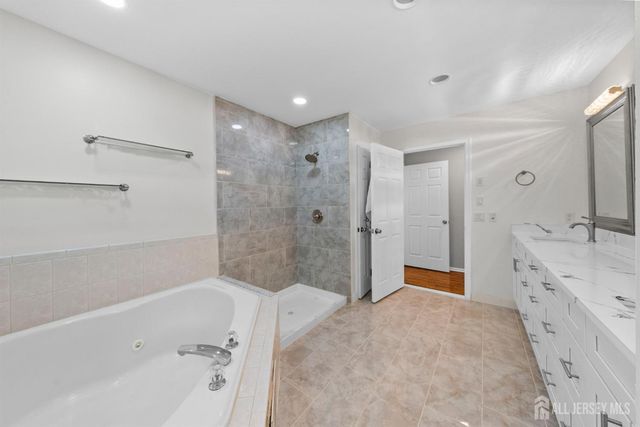 46 Pin Oak Drive, North Brunswick, NJ 08902