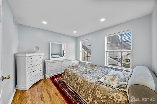 46 Pin Oak Drive, North Brunswick, NJ 08902