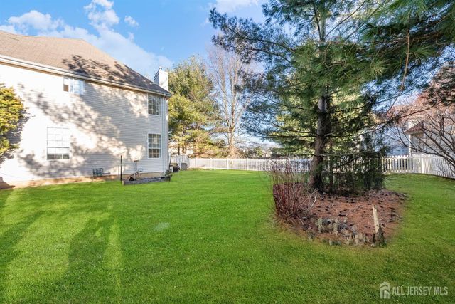 46 Pin Oak Drive, North Brunswick, NJ 08902