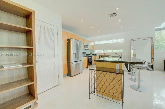 1577 Bay Rd 201, Miami Beach, FL 33139