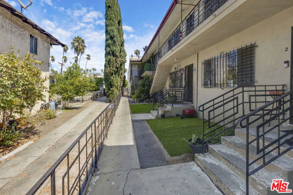 916 S Normandie Avenue, Los Angeles, CA 90006 — photo 2