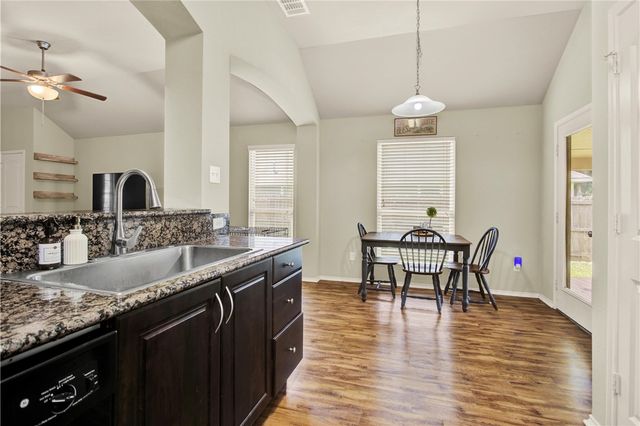 704 Heritage Drive, Navasota, TX 77868