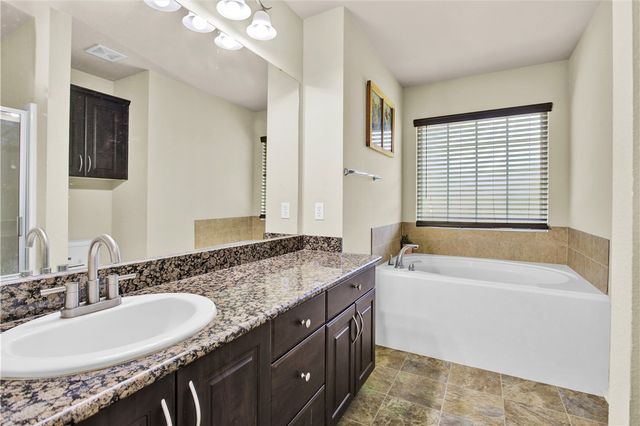 704 Heritage Drive, Navasota, TX 77868