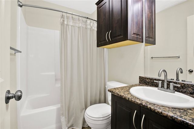 704 Heritage Drive, Navasota, TX 77868
