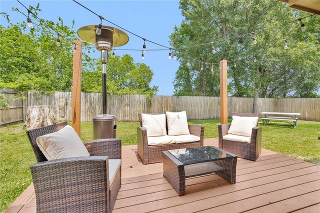 704 Heritage Drive, Navasota, TX 77868