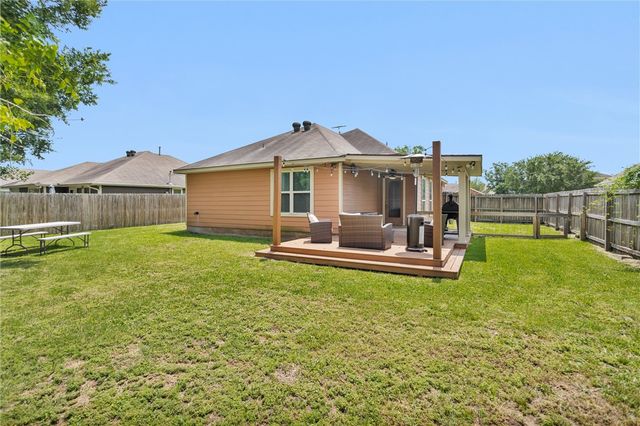 704 Heritage Drive, Navasota, TX 77868