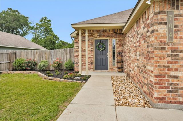 704 Heritage Drive, Navasota, TX 77868