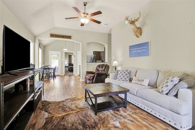 704 Heritage Drive, Navasota, TX 77868
