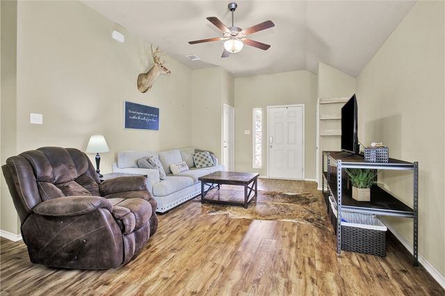 704 Heritage Drive, Navasota, TX 77868