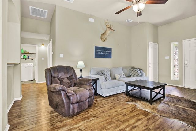 704 Heritage Drive, Navasota, TX 77868